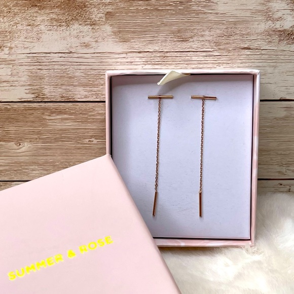 summer & rose Jewelry - 🌺BNIB🌺Summer & Rose Bar Chain Earrings in Rose🌸